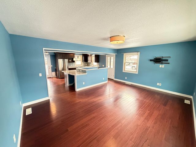 600 12th St NW, Minot, ND 58703