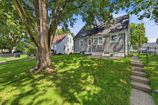 513 W 29th Street, Davenport, IA 52803