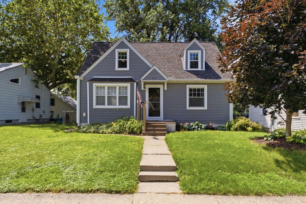 513 W 29th Street, Davenport, IA 52803