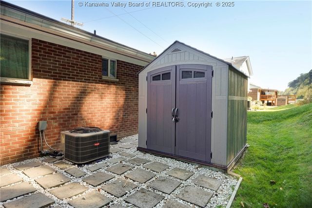 4921 Chesterfield Avenue, Charleston, WV 25304