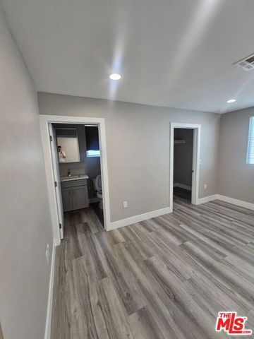 1821 S New England Street, Los Angeles, CA 90006