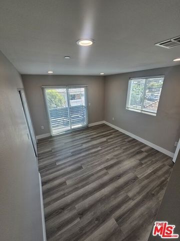 1821 S New England Street, Los Angeles, CA 90006