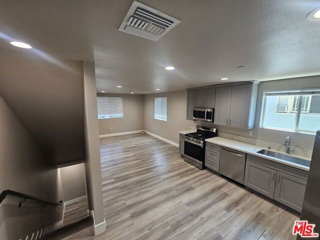 1821 S New England Street, Los Angeles, CA 90006
