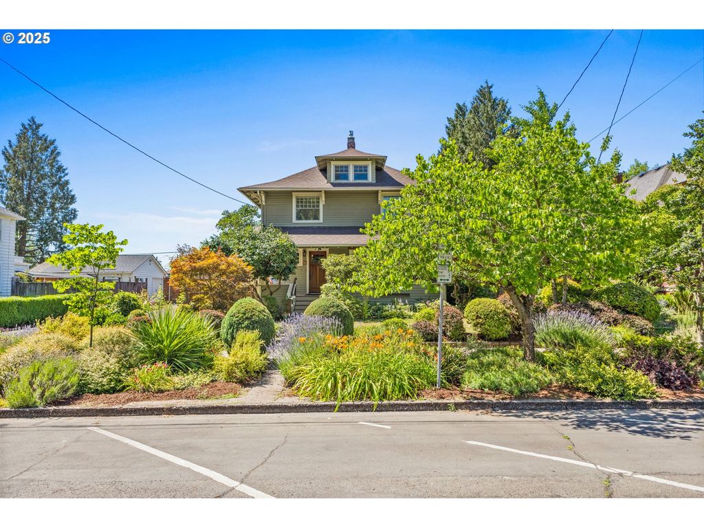 1496 Court St Ne, Salem, OR 97301