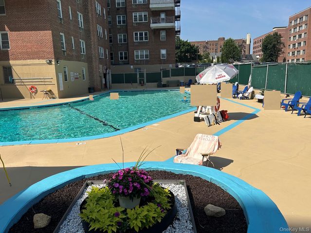 365 Bronx River Road 3J, Yonkers, NY 10704