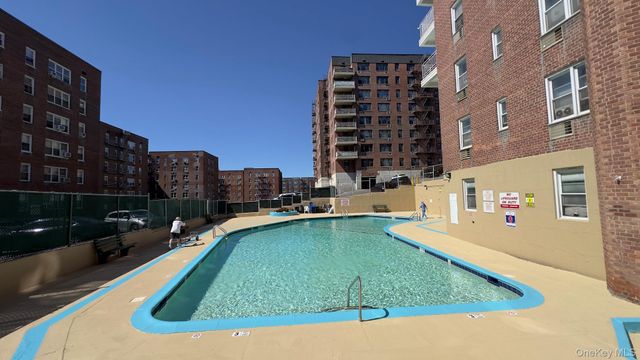 365 Bronx River Road 3J, Yonkers, NY 10704