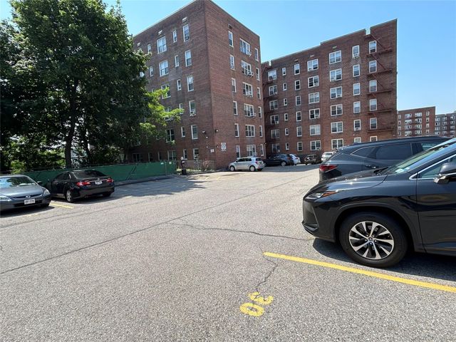 365 Bronx River Road 3J, Yonkers, NY 10704
