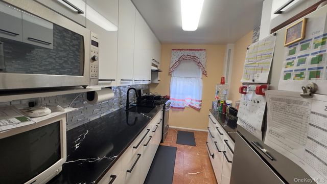 365 Bronx River Road 3J, Yonkers, NY 10704