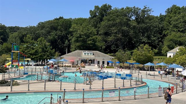 365 Bronx River Road 3J, Yonkers, NY 10704