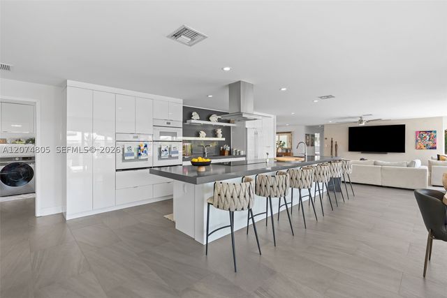 2812 NE 28th St, Fort Lauderdale, FL 33306