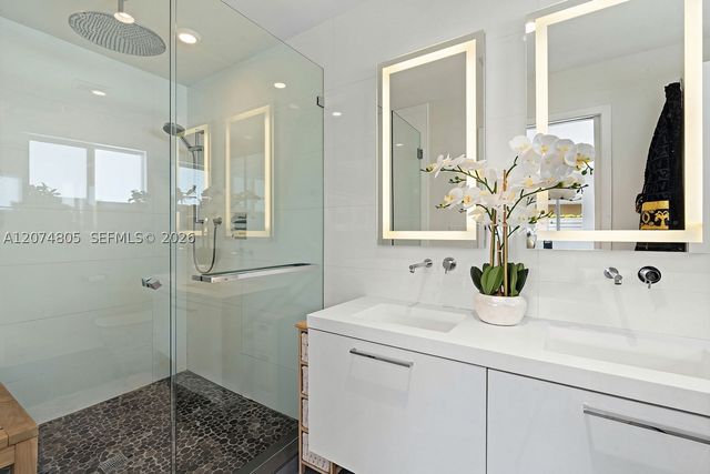 2812 NE 28th St, Fort Lauderdale, FL 33306
