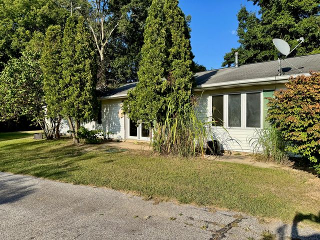 6620 E State Road 10, Knox, IN 46534