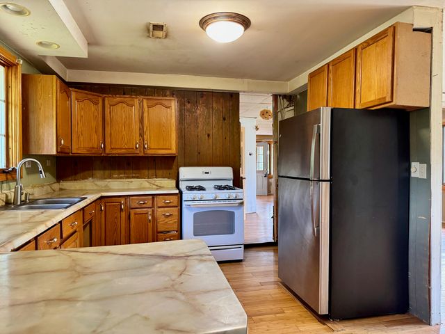 6620 E State Road 10, Knox, IN 46534