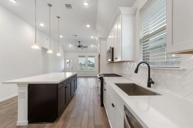 18830 Shadowfax Trail, Tomball, TX 77377