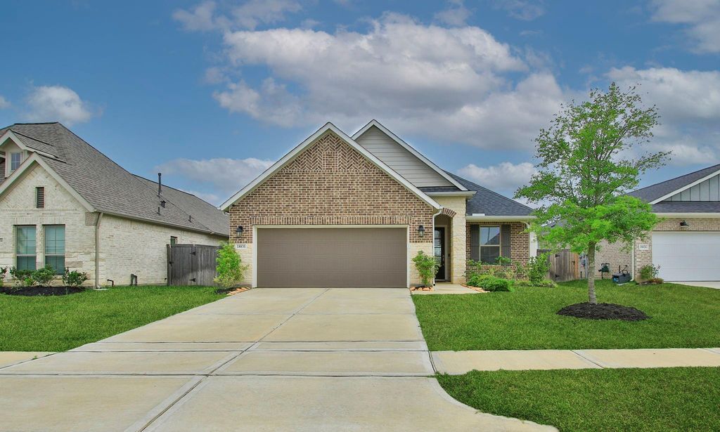 18830 Shadowfax Trail, Tomball, TX 77377