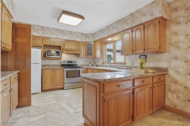 721 E Ford Avenue, Barberton, OH 44203