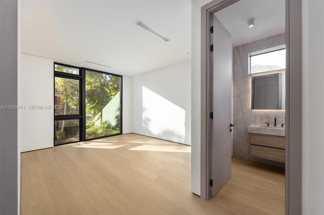 3144 Elizabeth St, Coconut Grove, FL 33133