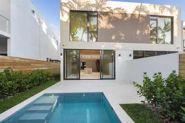 3144 Elizabeth St, Coconut Grove, FL 33133