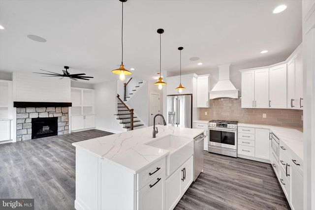 4 PINE TREE DR, New Cumberland, PA 17070