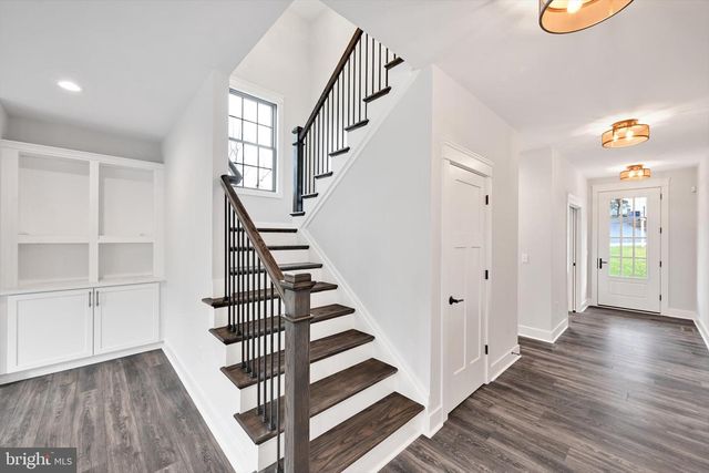 4 PINE TREE DR, New Cumberland, PA 17070