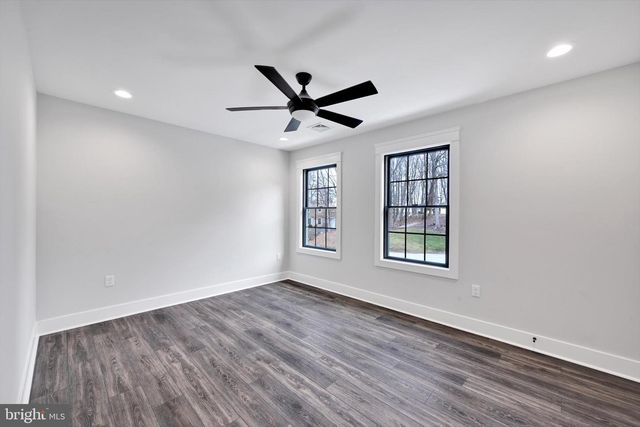 4 PINE TREE DR, New Cumberland, PA 17070