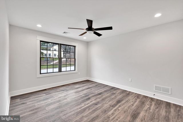 4 PINE TREE DR, New Cumberland, PA 17070