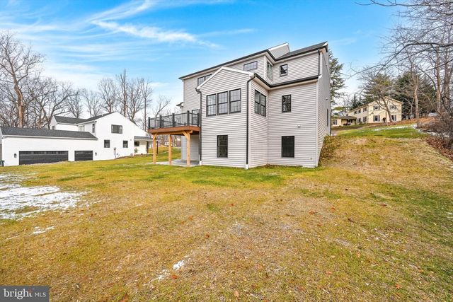 4 PINE TREE DR, New Cumberland, PA 17070