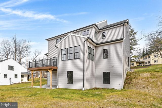 4 PINE TREE DR, New Cumberland, PA 17070