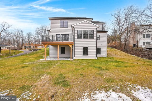 4 PINE TREE DR, New Cumberland, PA 17070