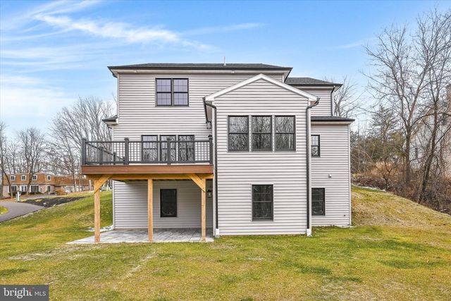 4 PINE TREE DR, New Cumberland, PA 17070