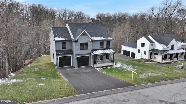 4 PINE TREE DR, New Cumberland, PA 17070