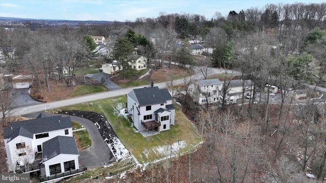 4 PINE TREE DR, New Cumberland, PA 17070