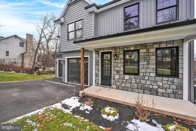 4 PINE TREE DR, New Cumberland, PA 17070