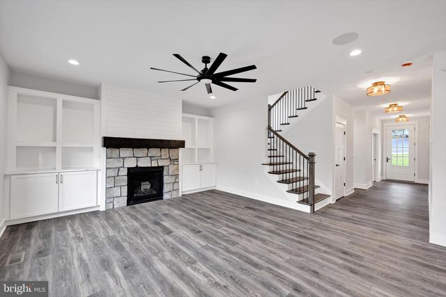 4 PINE TREE DR, New Cumberland, PA 17070