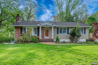 14 Skytop Drive, Mahwah, NJ 07430
