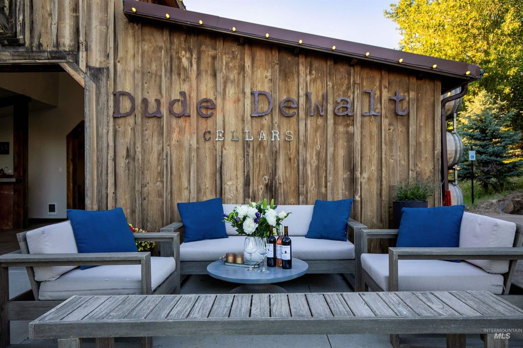 5446 N Highway 16, Eagle, ID 83616