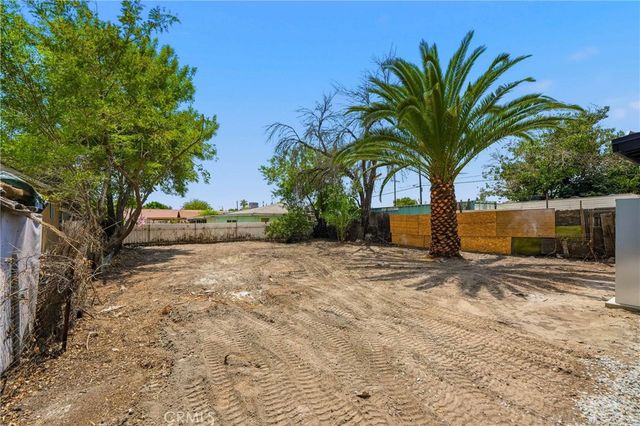 939 W 8th, San Bernardino, CA 92411