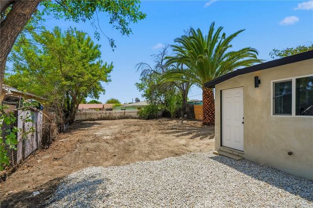 939 W 8th, San Bernardino, CA 92411