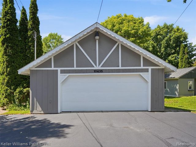 10435 Spring Street, Fenton, MI 48430