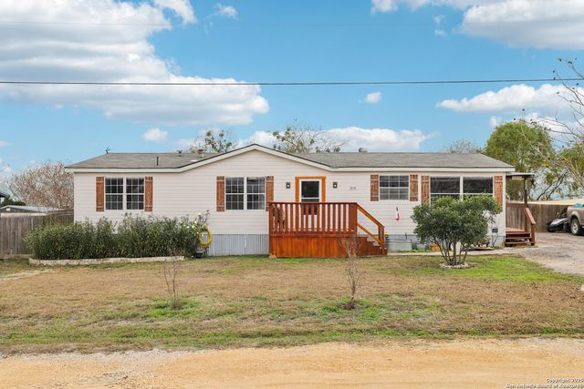 1123 Debbie, Marion, TX 78124