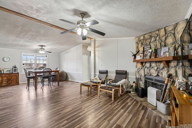 1123 Debbie, Marion, TX 78124