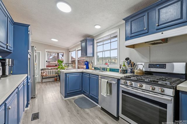 1123 Debbie, Marion, TX 78124