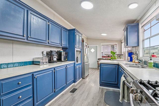 1123 Debbie, Marion, TX 78124