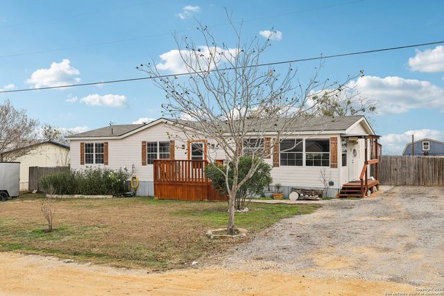 1123 Debbie, Marion, TX 78124