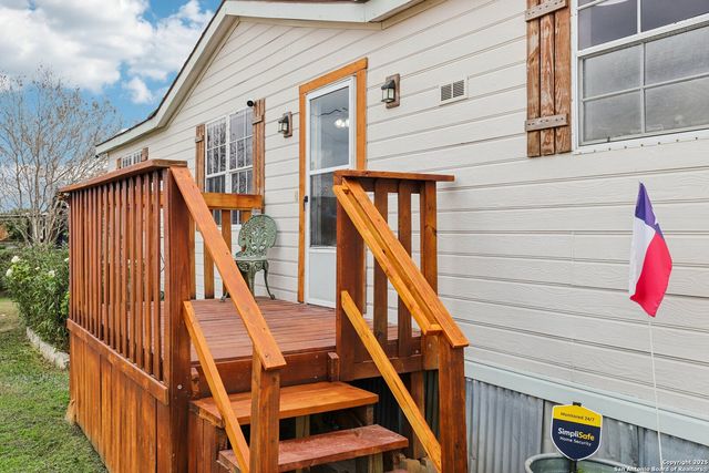 1123 Debbie, Marion, TX 78124