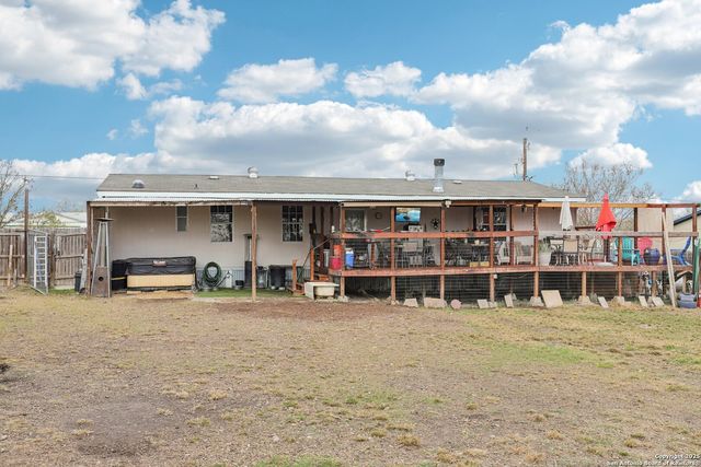 1123 Debbie, Marion, TX 78124