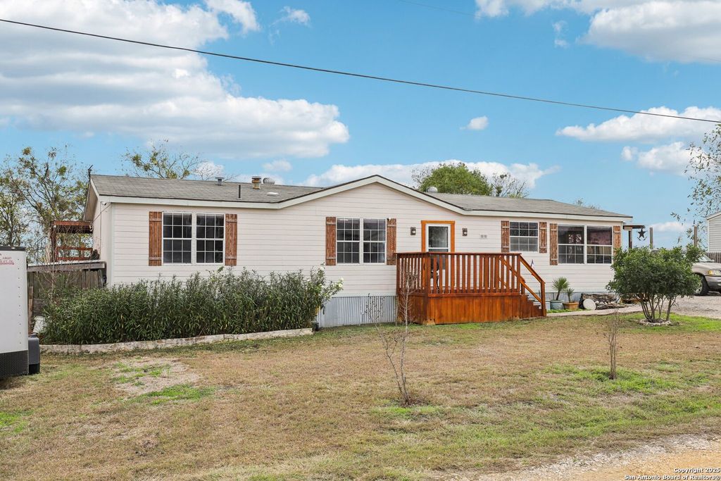 1123 Debbie, Marion, TX 78124
