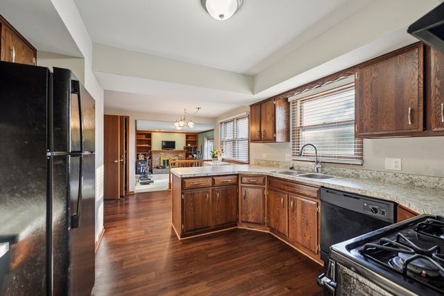 532 Shenandoah Trail, Elgin, IL 60123