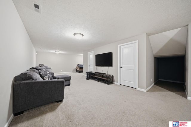 6330 Whitewater Lane, Lincoln, NE 68521