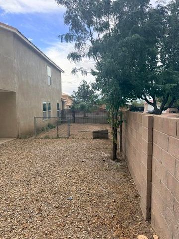 208 Colinas Avenue NE, Albuquerque, NM 87113